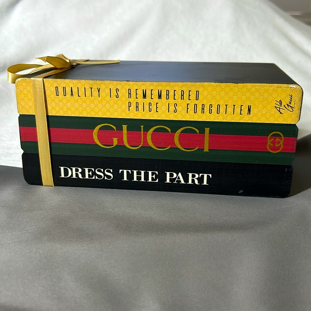 🖤Vintage “Gucci Dress The Part” book stack designed wooden decoration - Picture 2 of 13